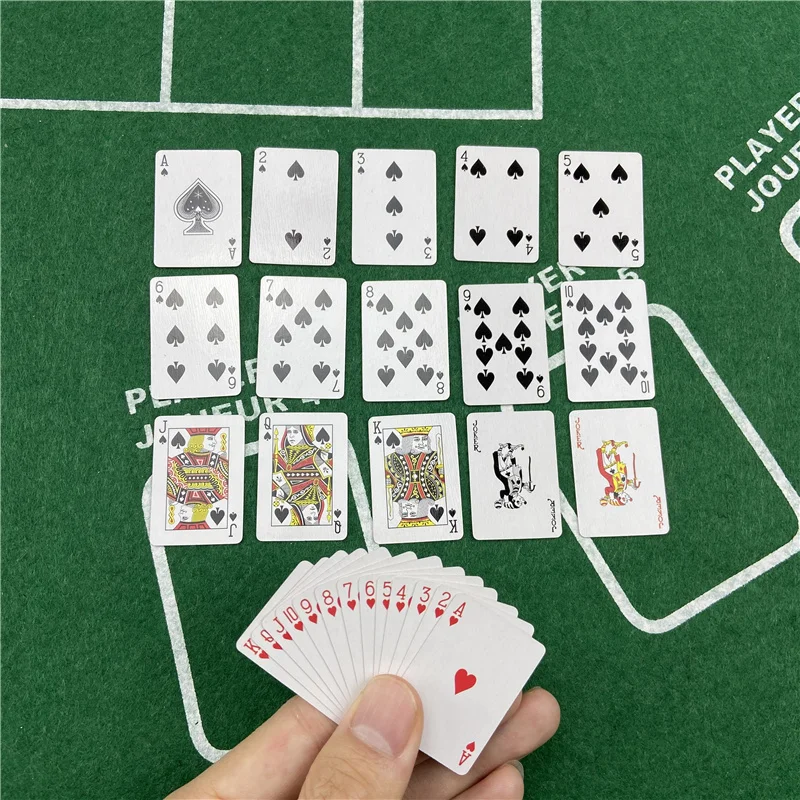 

Paper 20pcs Cute MINI Miniature Games Poker Mini Playing Cards 40X28mm Miniature For Dolls Accessory Home Decoration