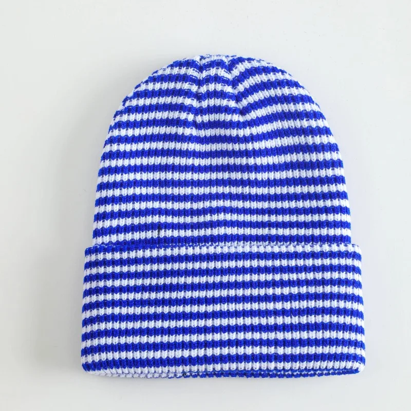 Individuell besticktes Logo, modische gestreifte Strickmütze, trendige Herbst- und Wintermütze für Männer und Frauen, warme Outdoor-Skibeamie. – Detail 7
