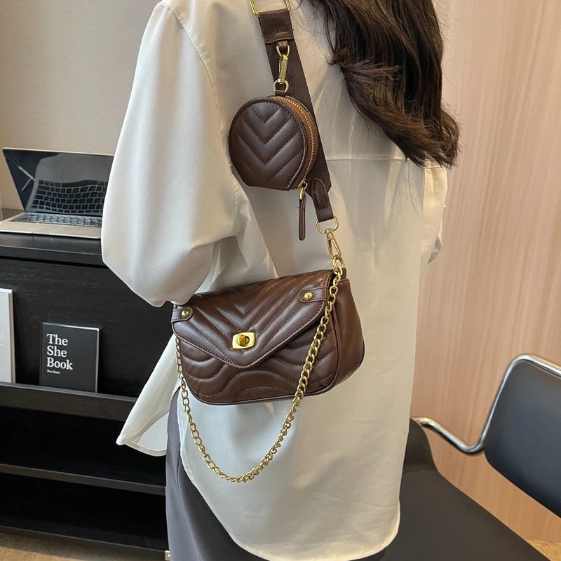 Luxury style women's crossbody bag, fashionable casual chain strap shoulder bag, modern trendy party handbag