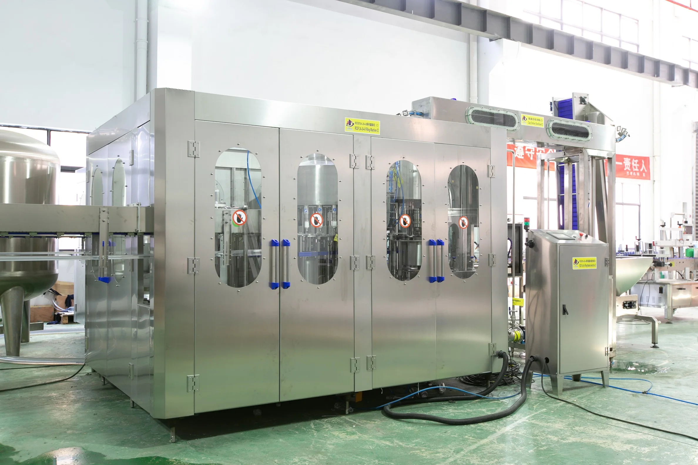 High Efficiency Liquid Filling Line Automatic Quantitative Liquid Bottling And Capping Production Line