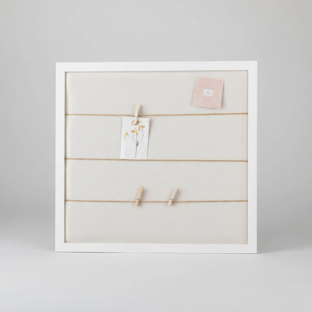 لوحة إعلانات كبيرة من الكتان الأبيض الريفي مقاس 28 × 32 بوصة بإطار خشبي مع مشابك للفصول الدراسية للمكتب المنزلي