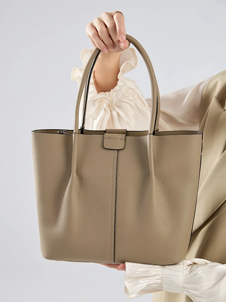 

Women's Cowhide Large Bag 2026 New Simple Versatile Large Capacity Tote Bag Fashion Classic Women's Commuting Shoulder Bag