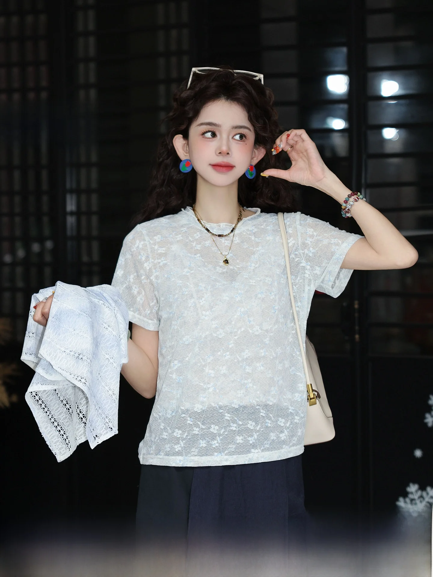 

Chendz 2026 Новинка: Женский комплект из двух предметов в ретро-стиле – универсальный топ на бретельках и летняя модная футболка из полиэстера с кружевом, утягивающая, с круглым вырезом...