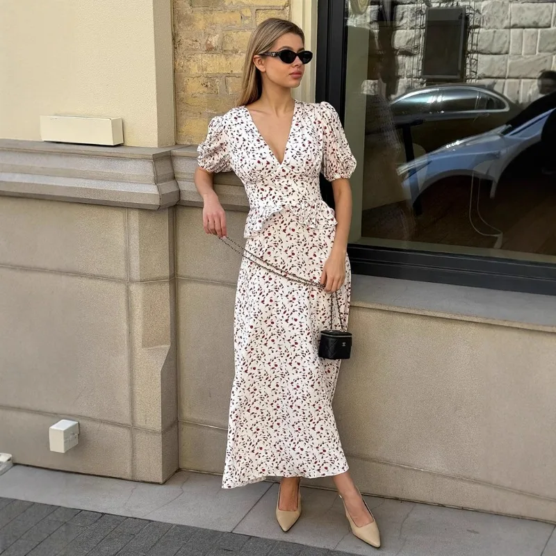 ชุดเดรสคอวีลายดอกไม้ยุโรปและอเมริกา 2025 ฤดูร้อนใหม่พิมพ์เอว cinching กระโปรงยาวชุดแขนฟองสําหรับผู้หญิง