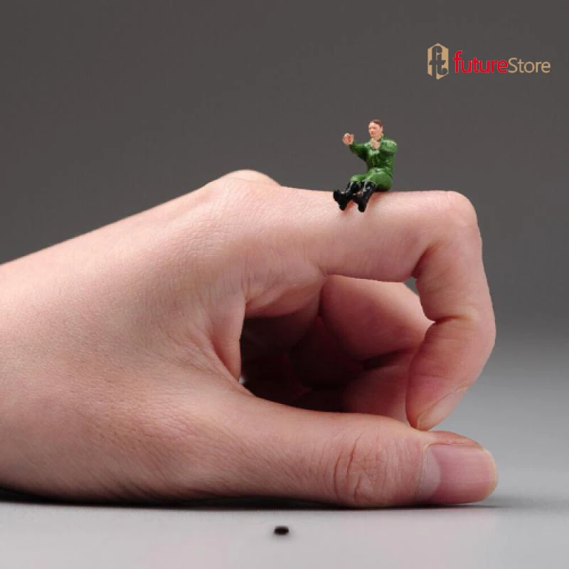 ANT Resin 1/64 Driving Man  Diorama Figure Model Miniature Creative Photography Display Collection Decoration