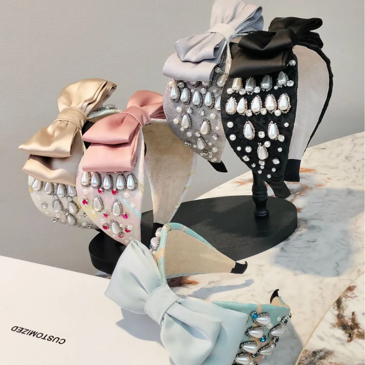 

Модная повязка для волос в корейском стиле с широким бантом, украшенная жемчугом и стразами, универсальный тканевый аксессуар для волос