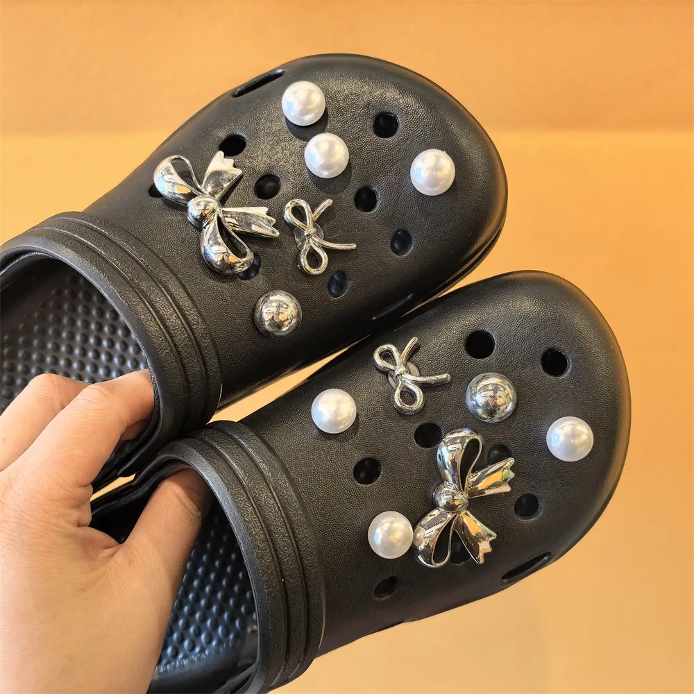 مجموعة سحر الأحذية الأنيقة إكسسوارات ثقب الحذاء مشبك الفضة مطلي فراشة القوس نجمة القلب اللؤلؤ DIY الأحذية زينة هدية