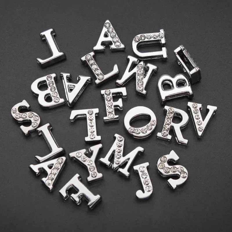 10 ชิ้น/ล็อตรู 8 มม.สไลด์ตัวอักษร DIY สไลด์ Charm ครึ่ง Rhinestones ตัวอักษร Fit สําหรับ 8MM พวงกุญแจสายรัดข้อมือ Jewelrys