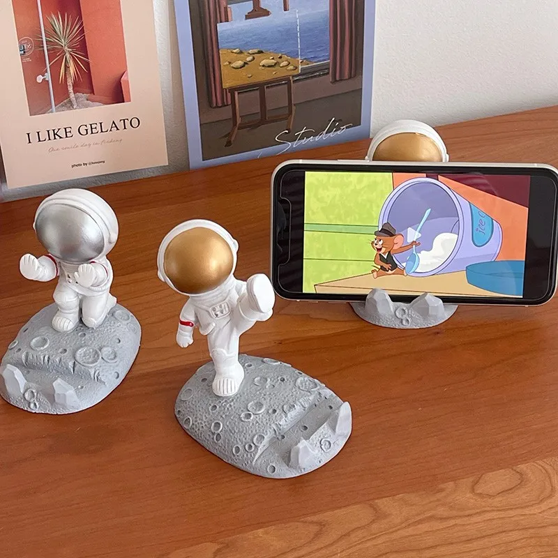 Office Desk Decoration Portable Astronauts Mobile Phone Stand Holder IPad Lazy Stand Ornaments Resin Spaceman Bracket Gift