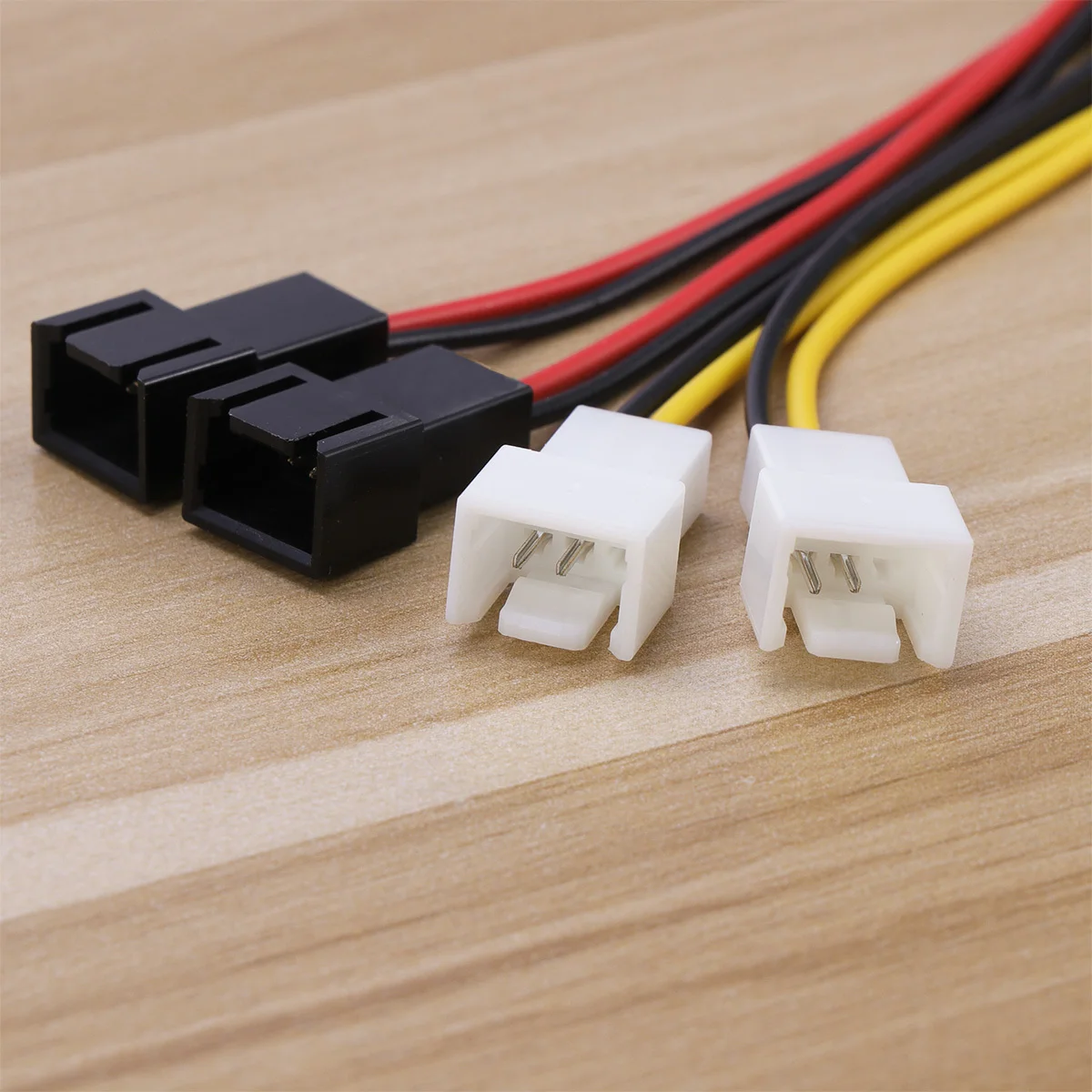

CPU 4 Pin to 3 Pin Fan Extention Cables Pwm Adapter Black Design for Pc Case Mainboard Power Connectors