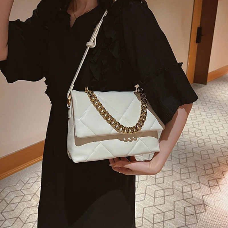 

Women's Handbag Made Of Pineapple-Patterned Leather Boasting High-End Quality And Paris Commuter Durable Style