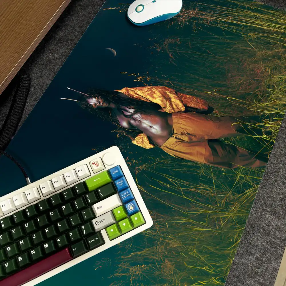 mouse-pad-xxl-computador-tamanho-grande-antiderrapante-s-sza-gamer-cantor-lana-teclado-90x40cm-design-de-arte-hd-deskmat