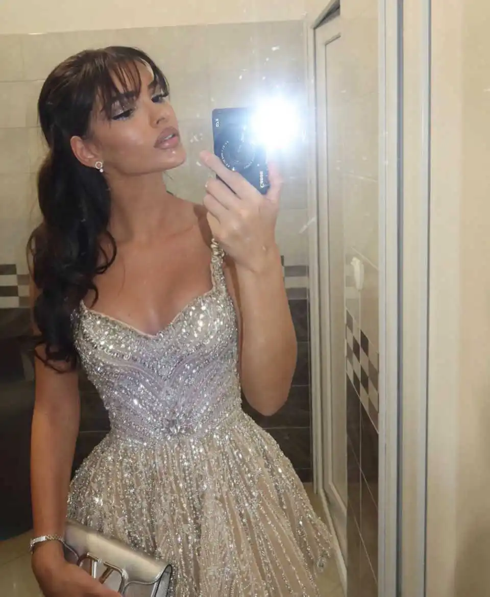 مثير السباغيتي حزام فساتين السهرة سباركلي مطرزة أحجار الراين مساء اللباس مخصص فوق الركبة ثوب كوكتيل صغير