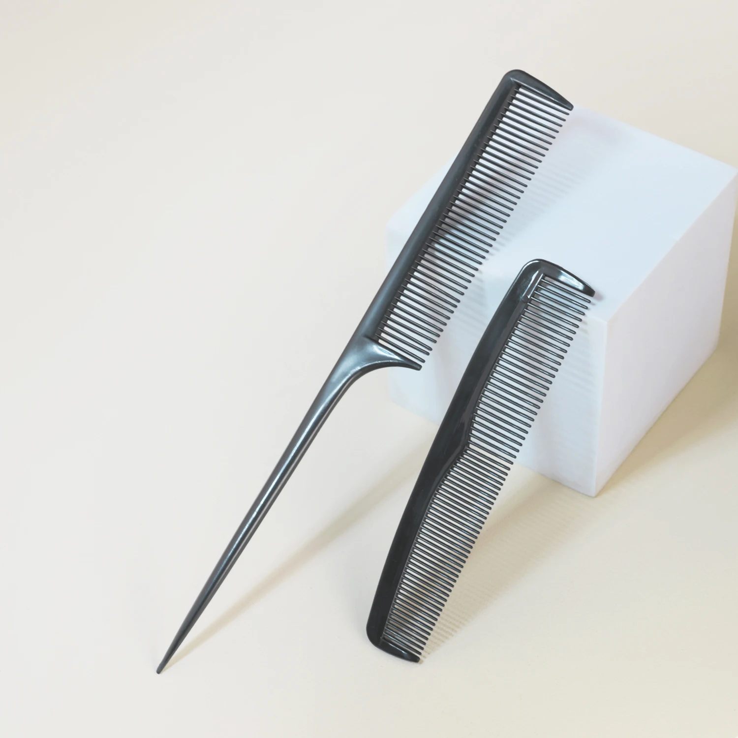 

Профессиональный набор расчесок для дизайна прически из 2 предметов - расческа с мелкими зубьями и расческа для хвоста мыши, антистатическая, специально для париков из натуральных волос