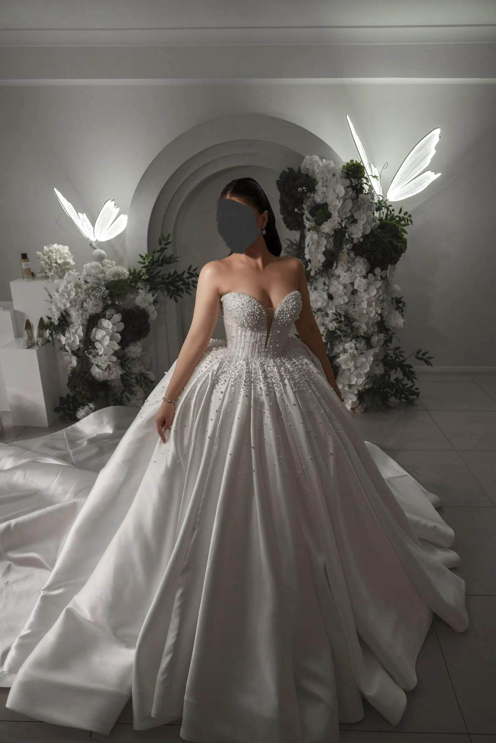 Customized 2026 Women's Wedding Dress Sweetheart Collar Satin Skirt Sleeveless Bareback Ruffle Pearl Decoration Vertido de noiva