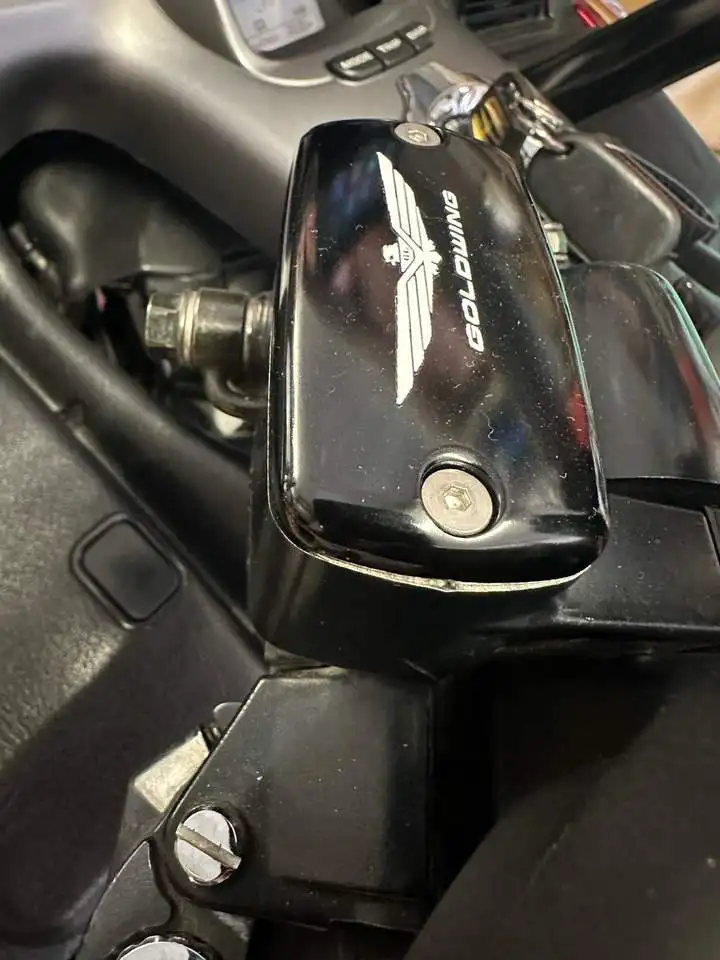 Motorcycle Accessories CHROME FLUID CAPS Front brake brake oil cap FOR Honda Gold Wing GoldWing GL1500 GL1800 VTX 1800 Valkyrie view 3