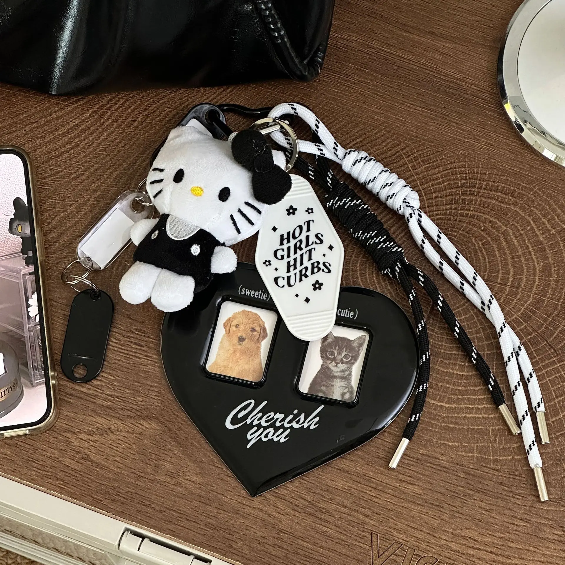 

Новый брелок-подвеска Hello Kitty Black Love для рюкзака, аксессуары для рукоделия, подарок на праздник