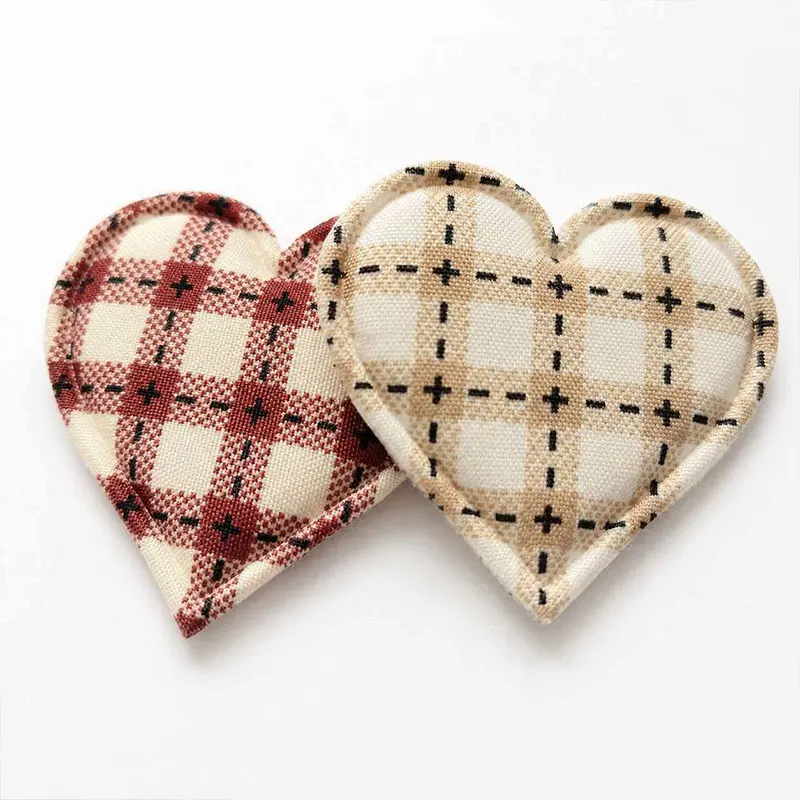 100 Stück 3,5x3,7cm Gemusterte Herz-Applikationen zum Aufnähen für Kleidung, Hüte, Schuhe, Haarschmuck, Haarspangen, Schleifendekoration – Detail 3
