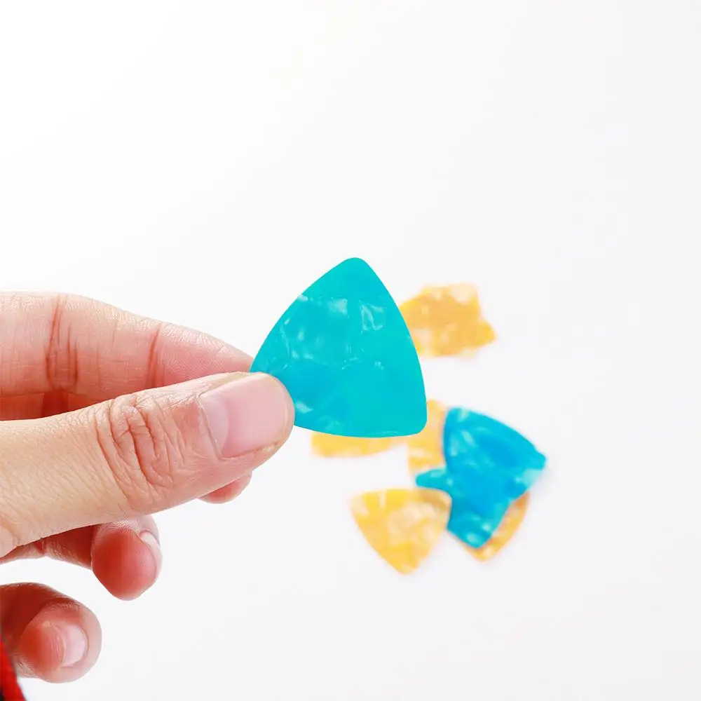 Random Color Antislip 0.46mm Triangle Guitar Pick Plectrum Guitar Accessories Celluloid
