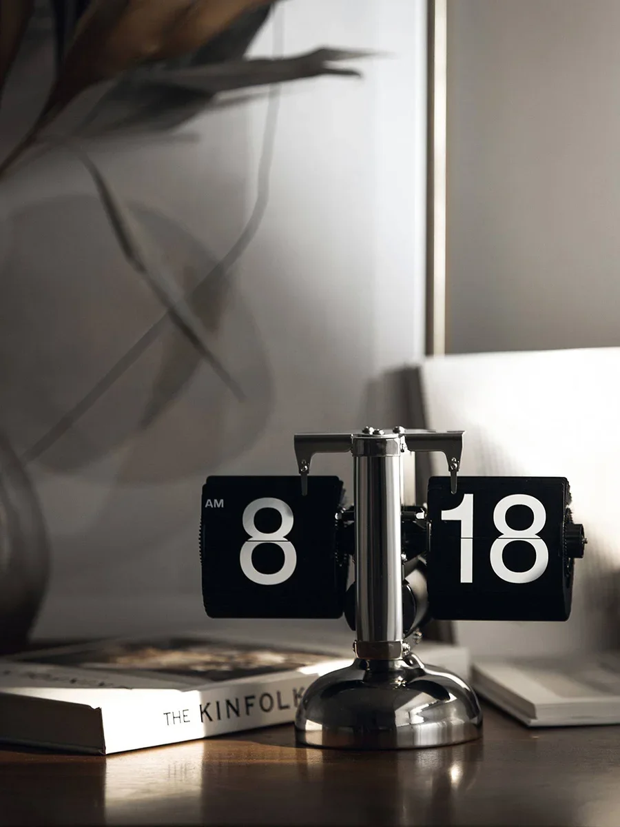 Creative Table Clock, Desktop Flip Clock, Automatic Page Turning for Home Living Room Office Table Decoration Gift