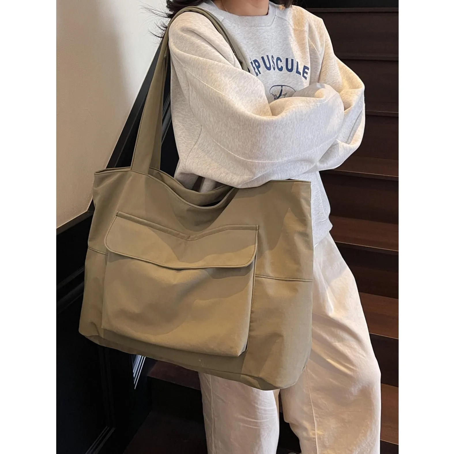 

Versatile bag for women, portable tote bag, niche design, high-end sense, shoulder bag, large capacity commuting backpack