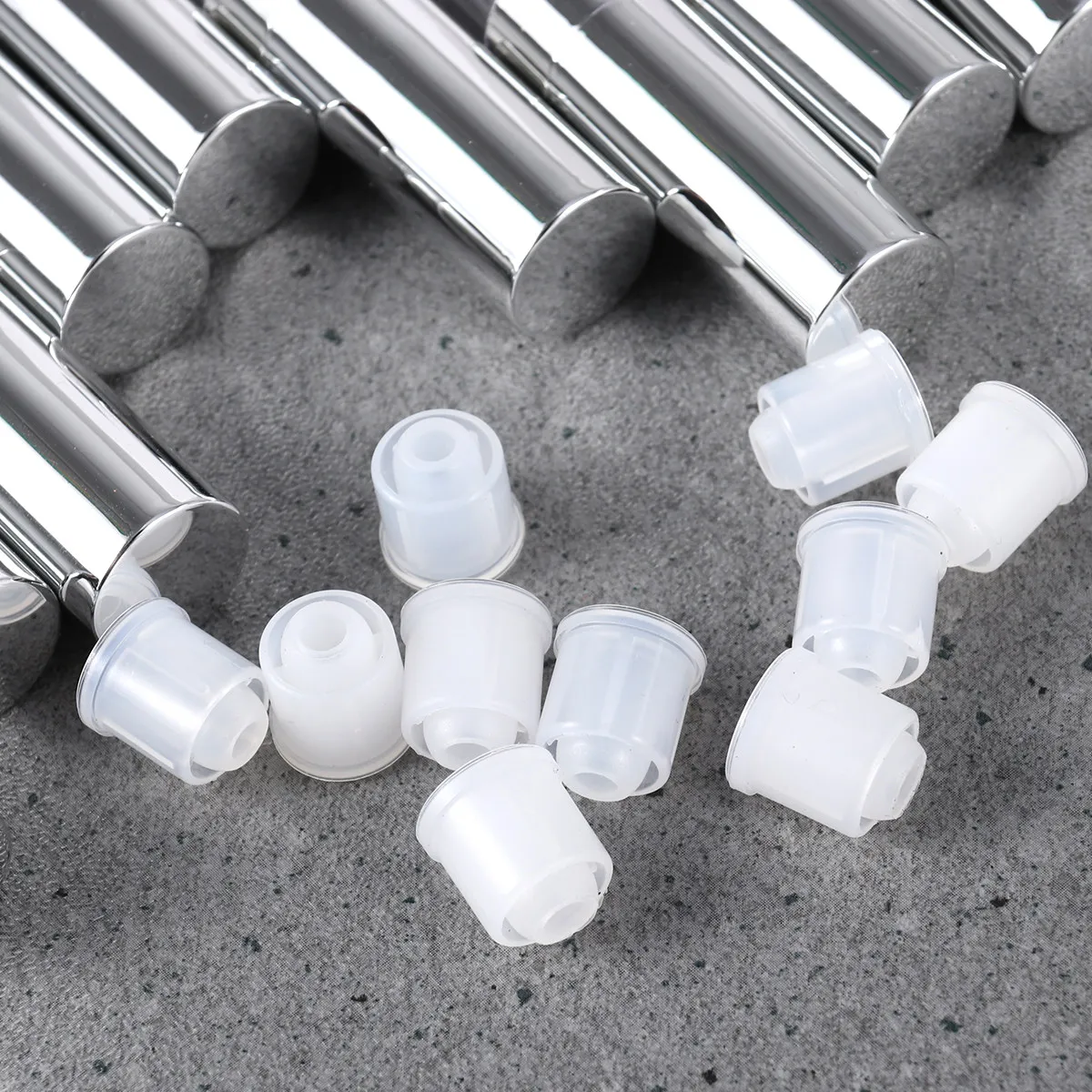 10 ชิ้น 6 มล. ขวดลิปกลอสพร้อมแท่งทาสีเงิน ดีไซน์ตามหลักสรีรศาสตร์ น้ำหนักเบา ภาชนะใส่เครื่องสำอางสำหรับเดินทาง ทนทาน ปลอดภัย