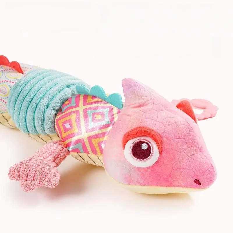 お腹の上で寝る時用の音楽付きぬいぐるみ、幼児用定規デザインのガラガラ、多様な質感の新生児用おもちゃ