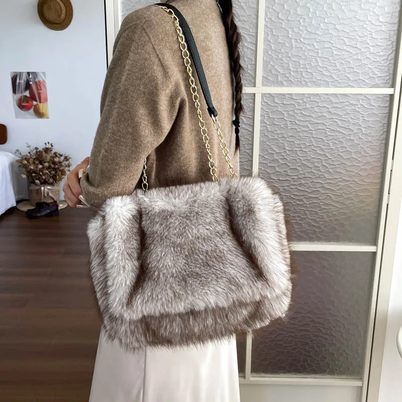 Women Tote Bag Furry Large Capacity Women Tote Bag Chain Shoulder Bag Autumn Winter Fashion Versatile Commuter Handbag