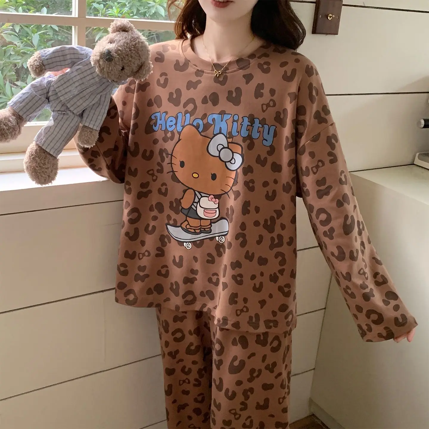 

Sanrio Hello Kitty, женский пижамный комплект, весенне-осенний свободный крой с длинными рукавами, милая одежда на открытом воздухе для девочек, домашняя одежда для дома, одежда для сна