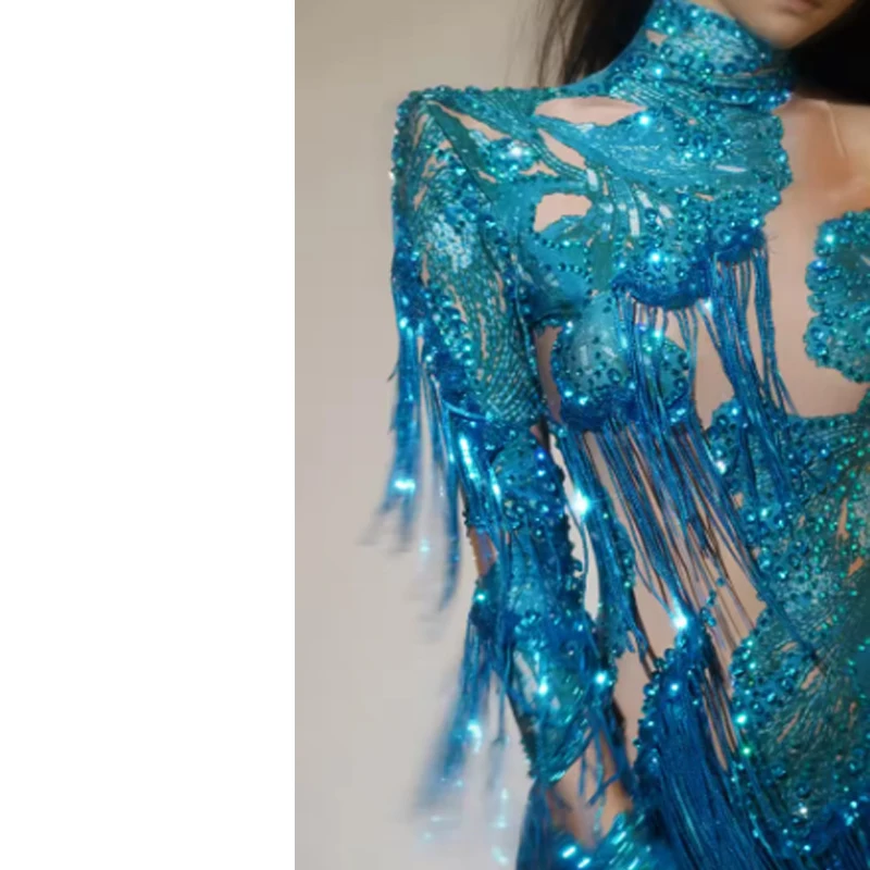 Kostium taneczny dla kobiet Seksowny obcisły trykot dla piosenkarki Tancerka Pokaz sceniczny Błyszczące niebieskie cyrkonie Frędzle Body na jedno ramię