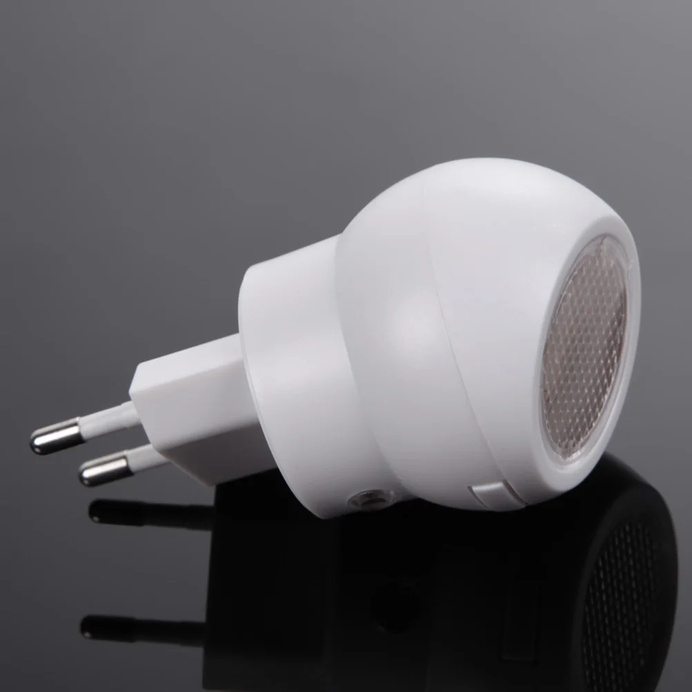 Automatyczna lampka nocna LED °   Obrotowa lampa ścienna z wtyczką EU 220V do sypialni, pokoju dziecięcego, ciepłe białe światło