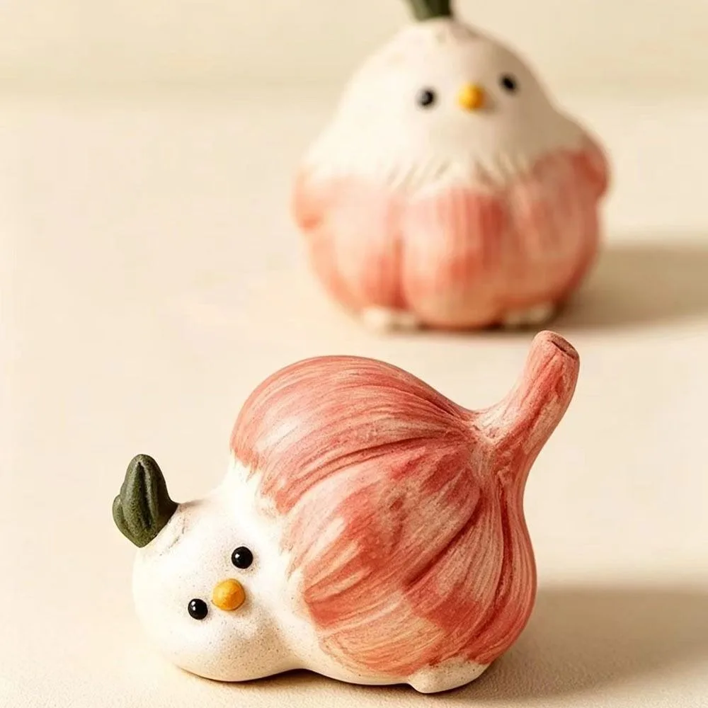Creative Garlic Bird Tea Pet Resin Cute Garlic Bird Tea Figurine Fun Small Garlic Bird Handmade Decoration Tea Table Decoration