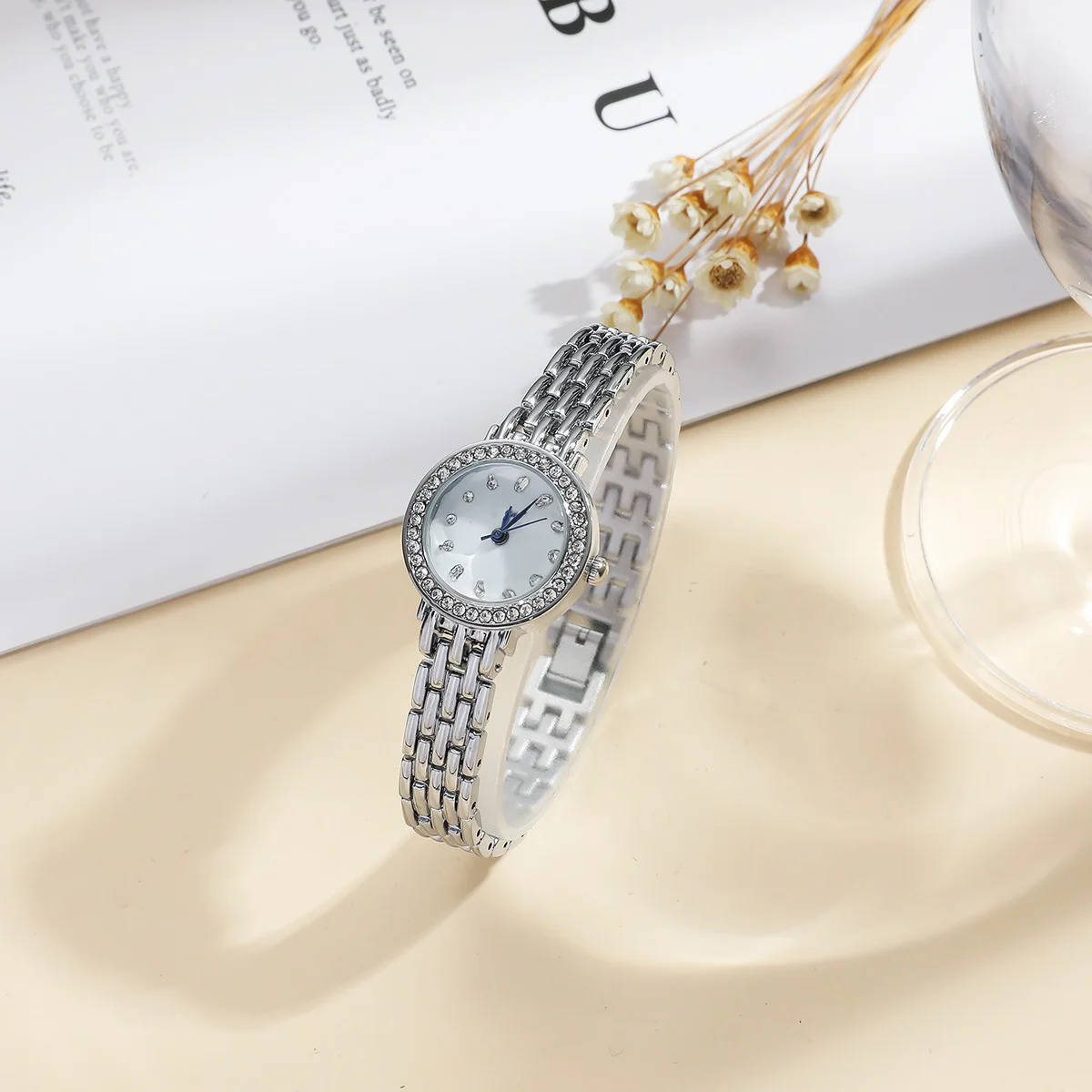 Women's watch new simple, fashionable, niche temperament, versatile steel strap strap, quartz watch can be customized