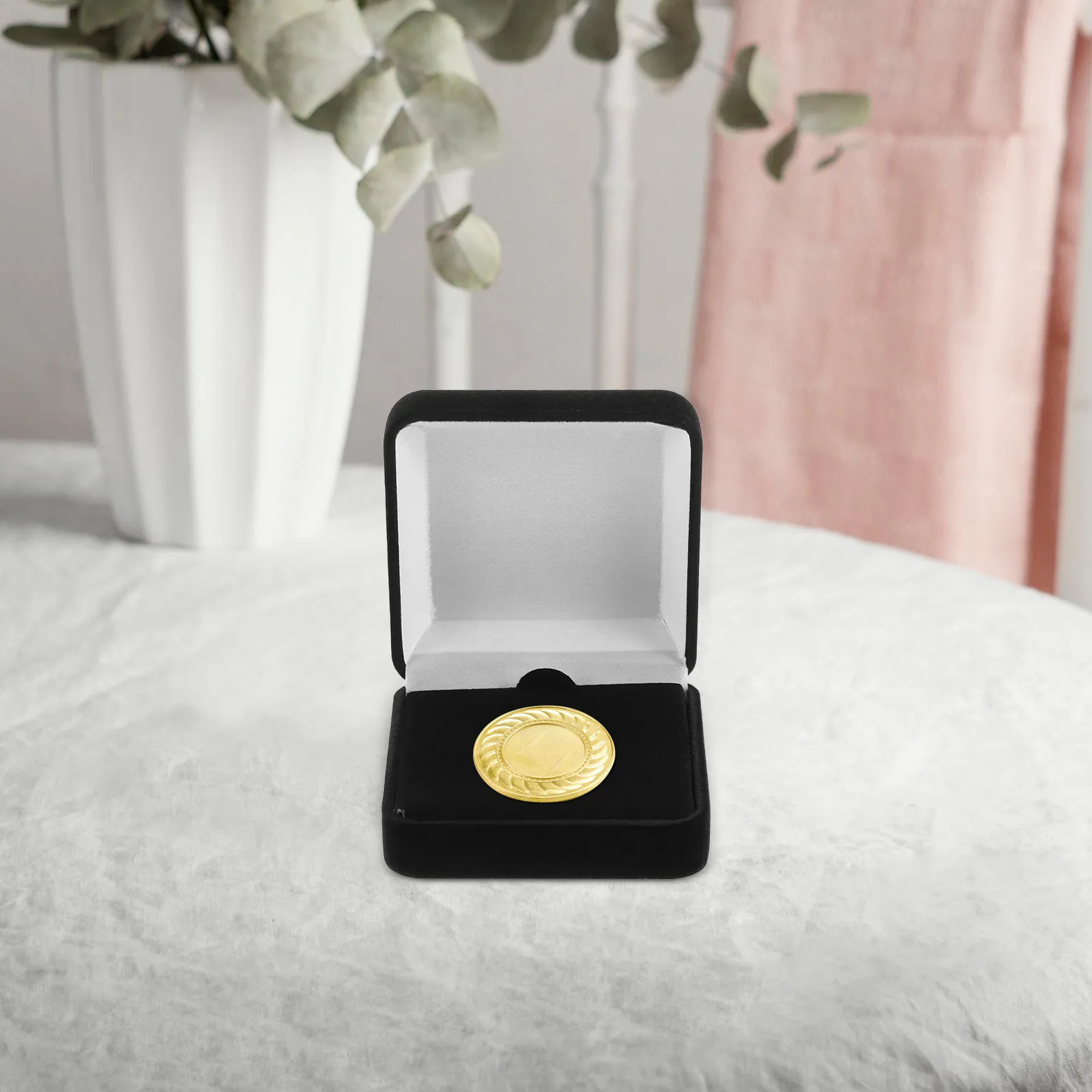 

Коробка для украшений с крышкой, подарочная упаковка для колец, футляр для хранения медалей, дорожный органайзер для бейджей, значков, серег, монет