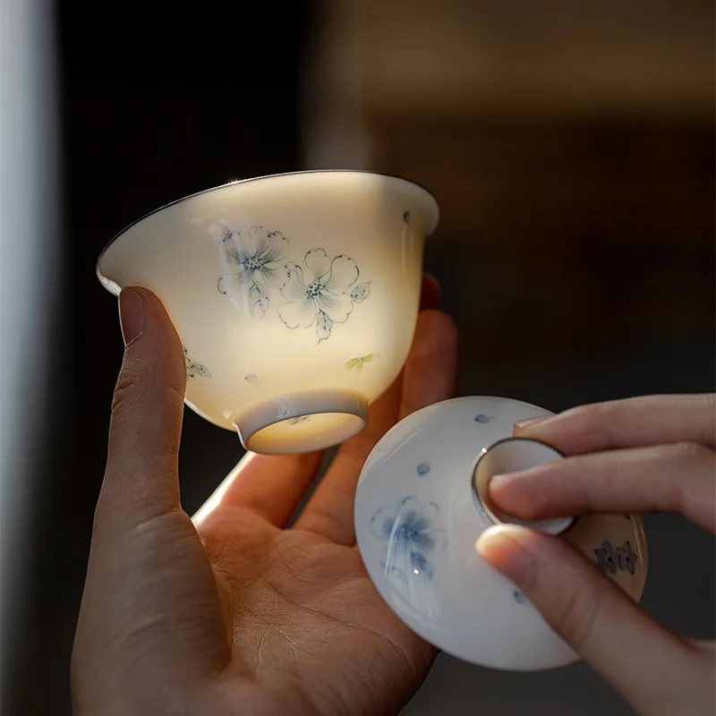 Blue And White Hand-painted Butterfly Ceramic Cover Bowl White Porcelain Underglaze Color Butterfly Flower Tea Bowl Tea Set