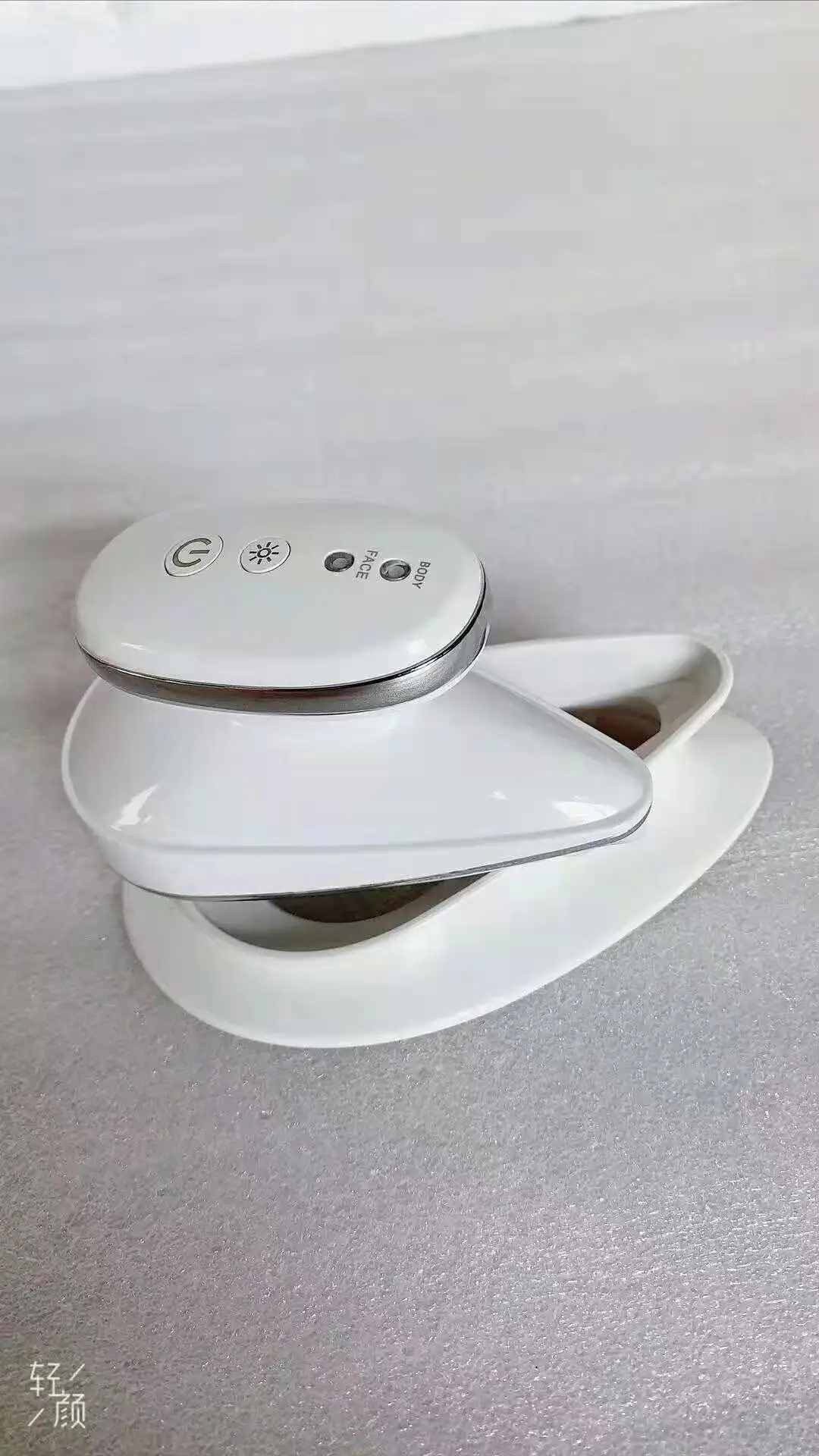 Tragbares Haut-Eisen-Gesichtsmassagegerät, Mikrostrom, Bio-Lift, Vibration, rotes Infrarot-Schönheitsgerät