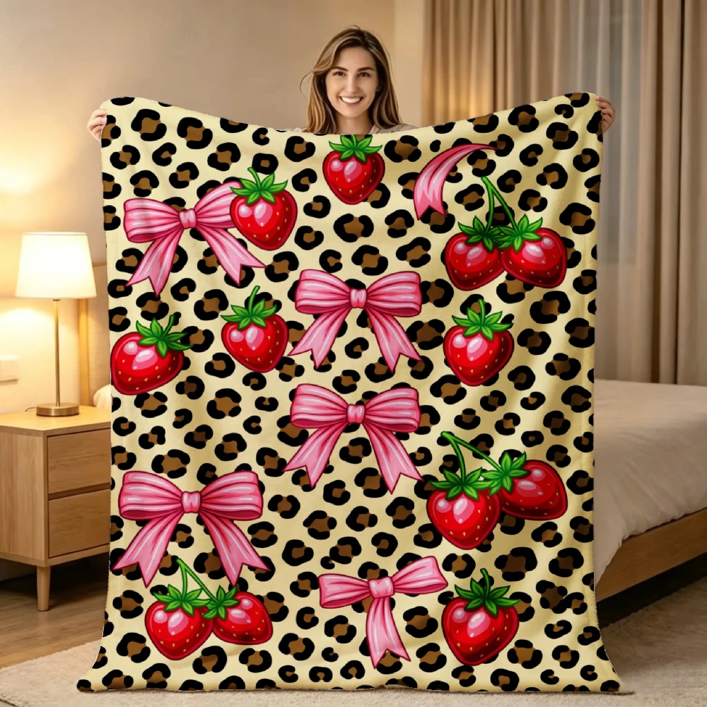 1pc Leopard Print Strawberry And Pink Bow Pattern Flannel Blanket Soft Comfortable Warm Bed Cover Autumn Winter Season Living Room Bedroom Sofa Halloween Thanksgiving Christmas Festival Gift