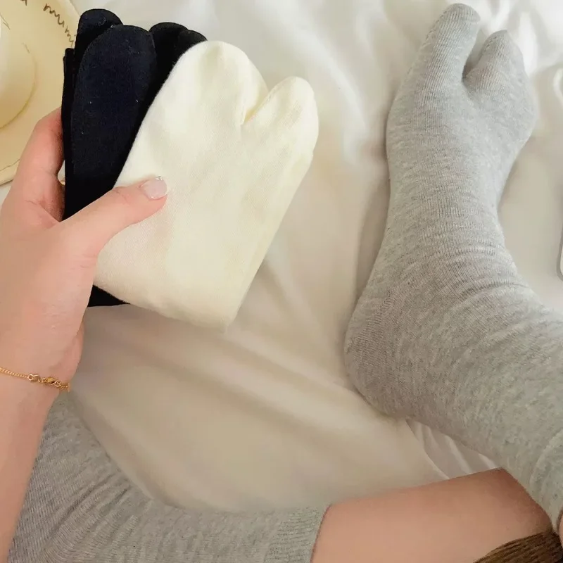 Solid Color Split Toe Socks Winter Women Girls Y2K Lolita Simple In Tube Socks Soft Comfortable Two-Toed Socks Fashion Accessory