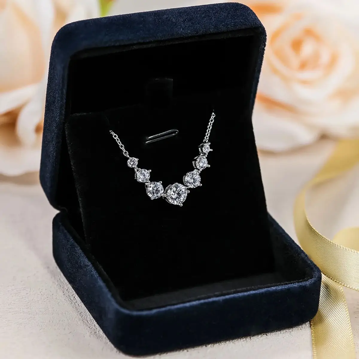 ANDH 925 فضة 1ct VVS1 ابتسامة شكل مويسانيتي القلائد للنساء ارتداء اليومي الزفاف قلادة مجوهرات عالية الجودة