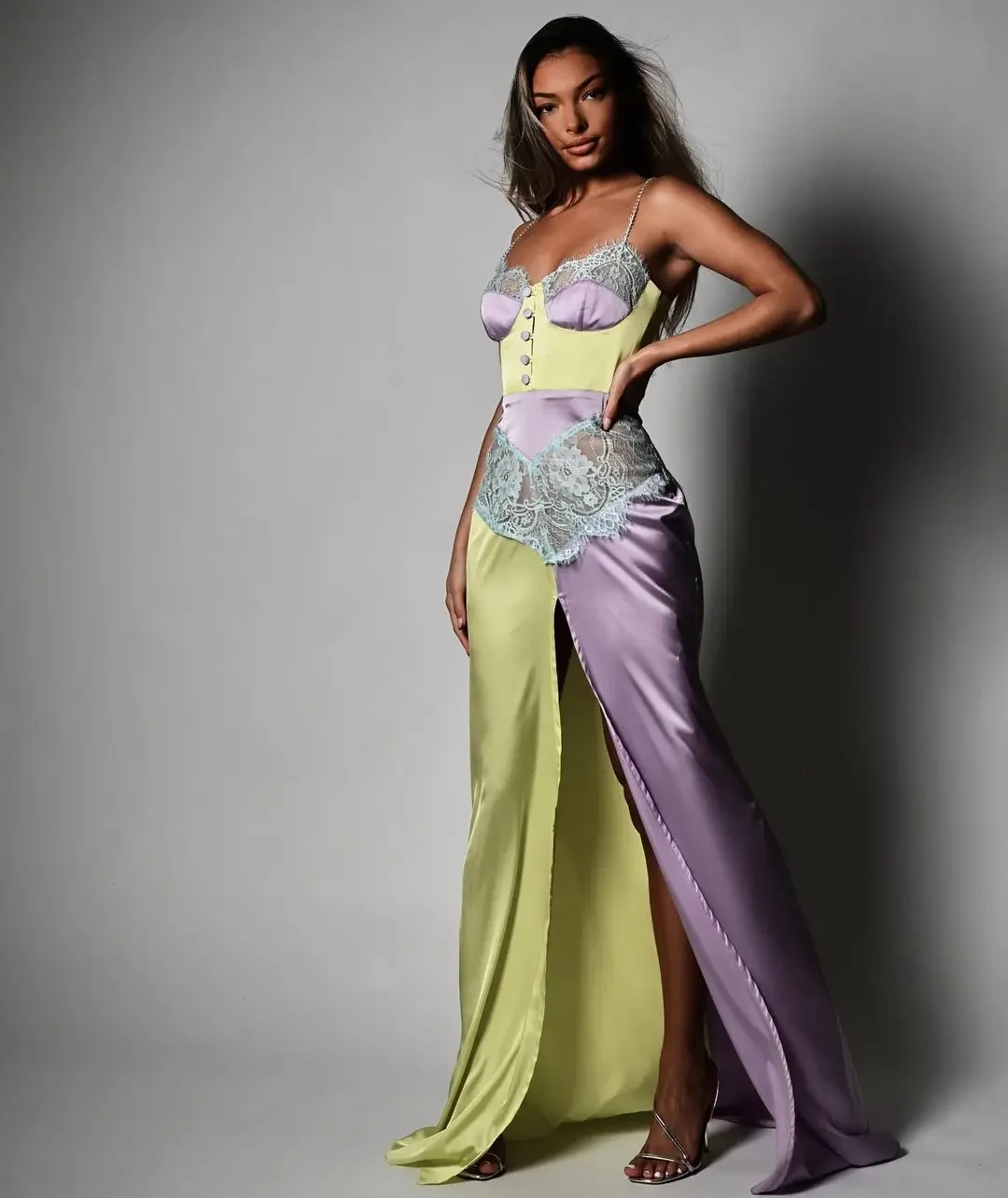 

Кружевное платье в стиле пэчворк без рукавов, сексуальное женское летнее платье на бретелях-спагетти, облегающее Платье макси с высоким разрезом, Клубное платье