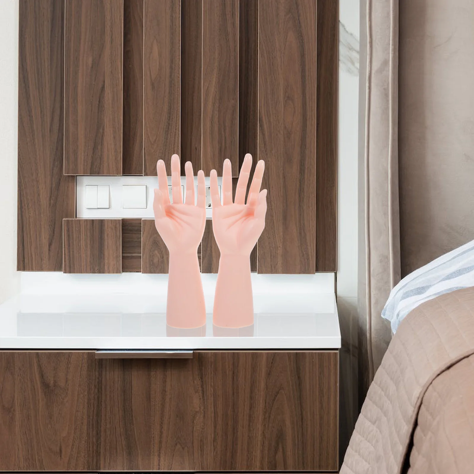 

2Pcs Natural Skin Tone Hand Display Props Realistic Mannequin Hands for Jewelry Accessories Ring Bracelet Watch Glove Countertop