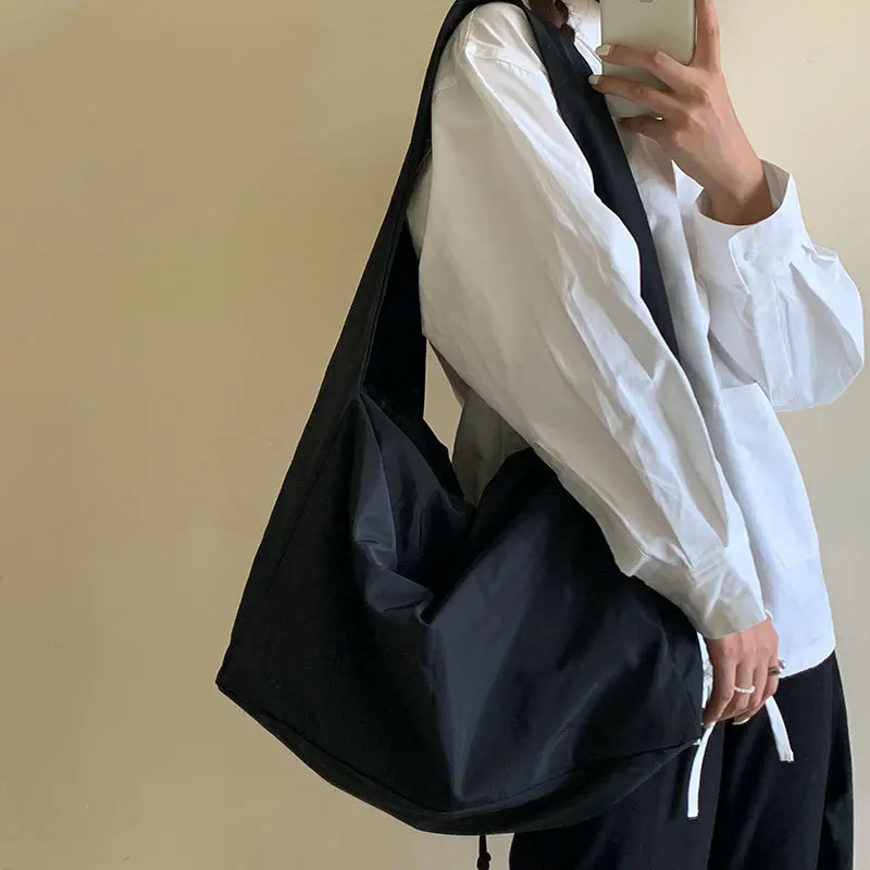 Tas Bahu Nilon Kasual Tas Selempang Kapasitas Besar Wanita Tas Tote Warna Hitam Solid Tas Tangan Travel Portabel Tas Hobo Keren