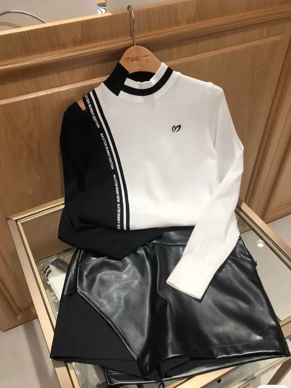2026Authentic Korean autumn and wintergolfclothing women's long sleeved slim fit and breathable quick drying elastic golf top