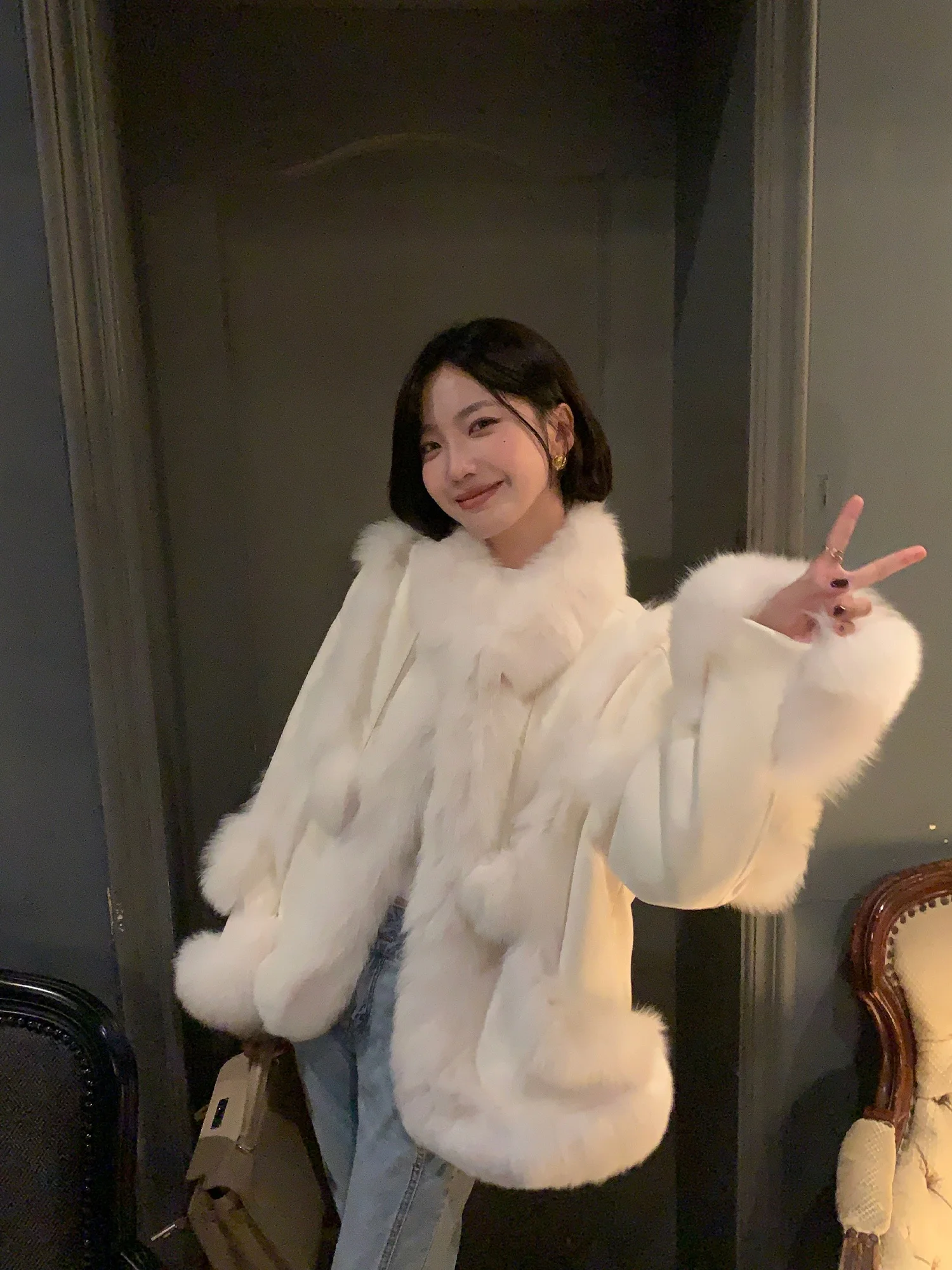 

Женская молодежная куртка-пуховик с мехом, белая, с наполнителем из перьев, V-образный вырез, длинный рукав, стандартная длина, для повседневной носки, в корейском стиле