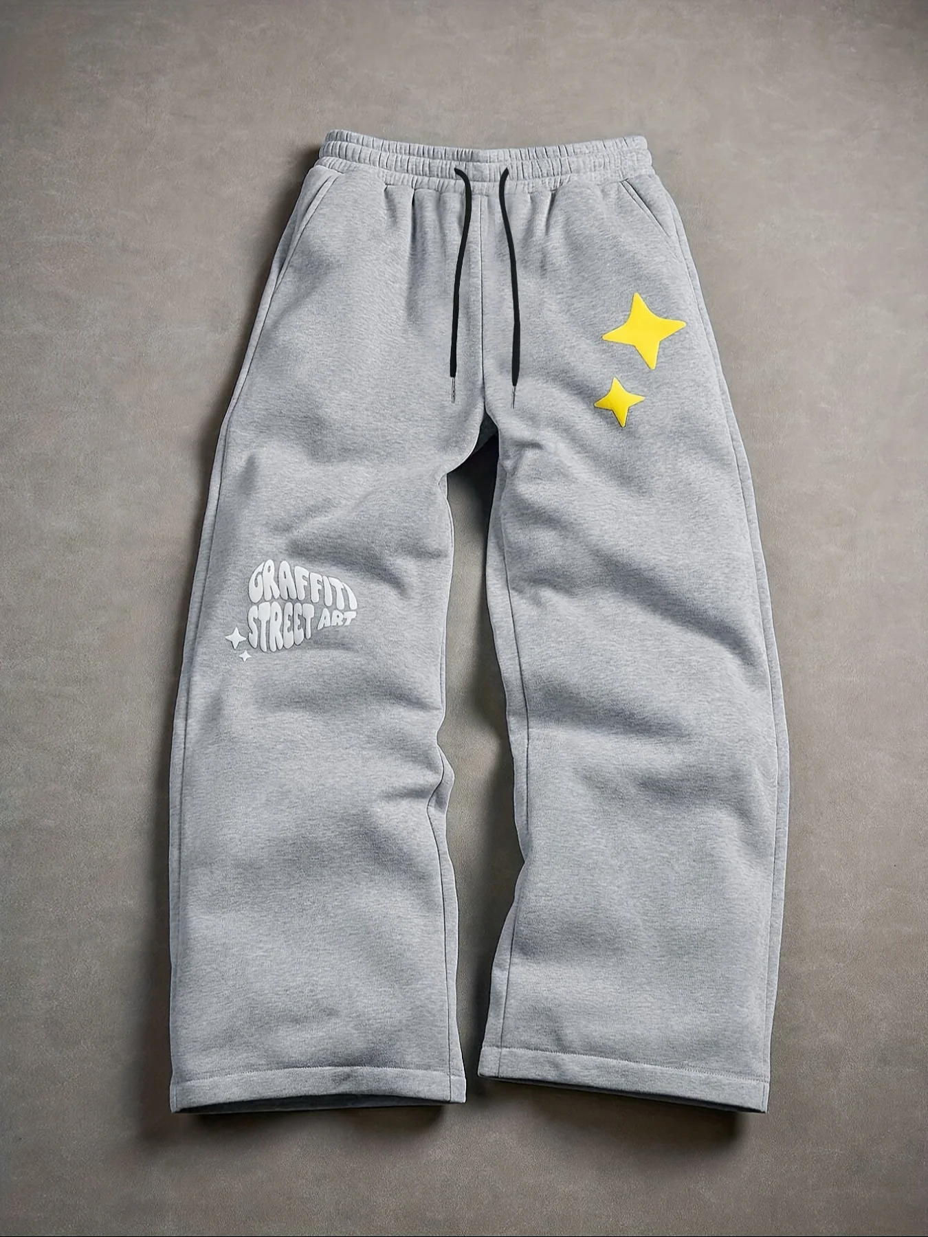 กางเกงจ็อกกิ้งสีเทาล้วนสำหรับผู้ชาย พิมพ์ลายดาวสีขาวที่ต้นขา - ทรงหลวมตรงแบบกรวย ดีไซน์เอวผูกเชือก กางเกงลำลองสำหรับเล่นกีฬา