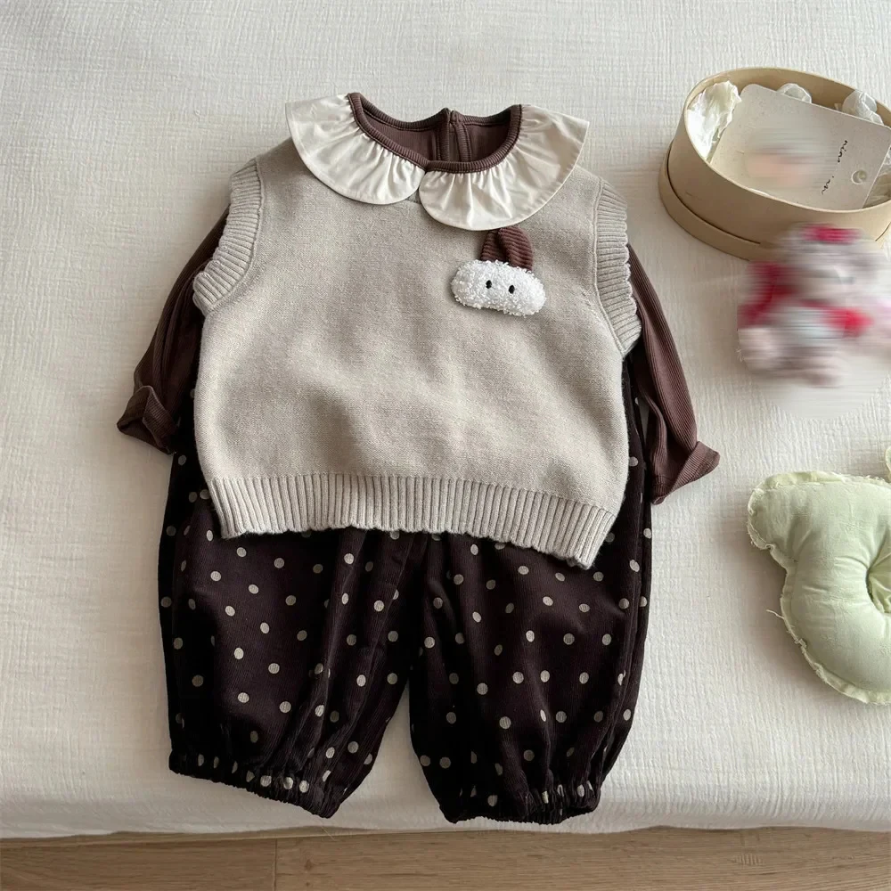 

Комплект из 3 предметов для девочек, стильный универсальный детский вязаный жилет, рубашка в горошек, длинные штаны, повседневная весенне-осенняя коллекция