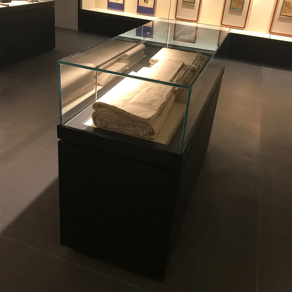 Custom.Customizable Glass Tabletop Cabinets for Museum Display