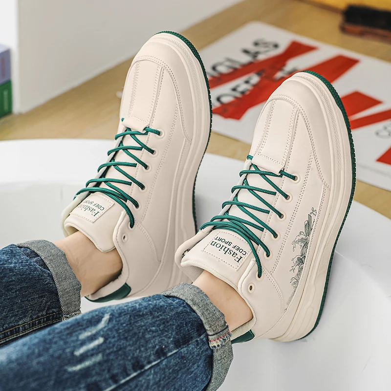 男性スニーカー ハイトップ ローファー スケートボード スポーツおよびレジャーシューズ 男性用 メンズスニーカー 滑り止め 柔らかく快適 新品