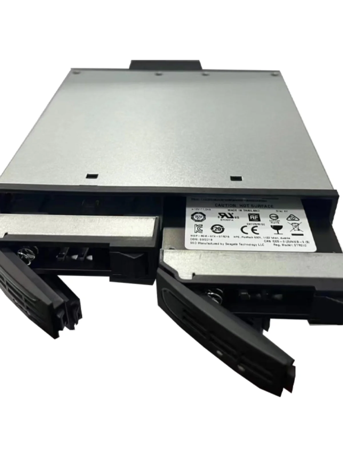 U2 hard disk cage. Case 2 CD-ROM drive to 4 U2 hard disk modules/brackets. Desktop external expansion box/cabinet