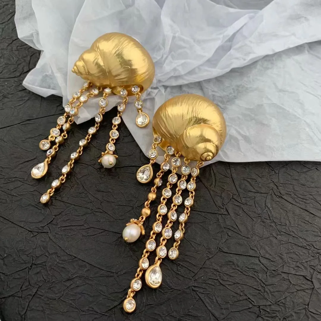 

Niche trend retro rhinestone tassel pendant conch earrings for women's girl eardrop jewelry wholesale